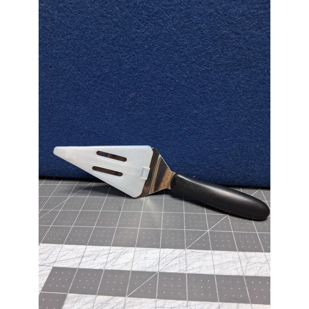 Pampered Chef Pie Cake Server Silver Black Serrated Edge with Blade Cover